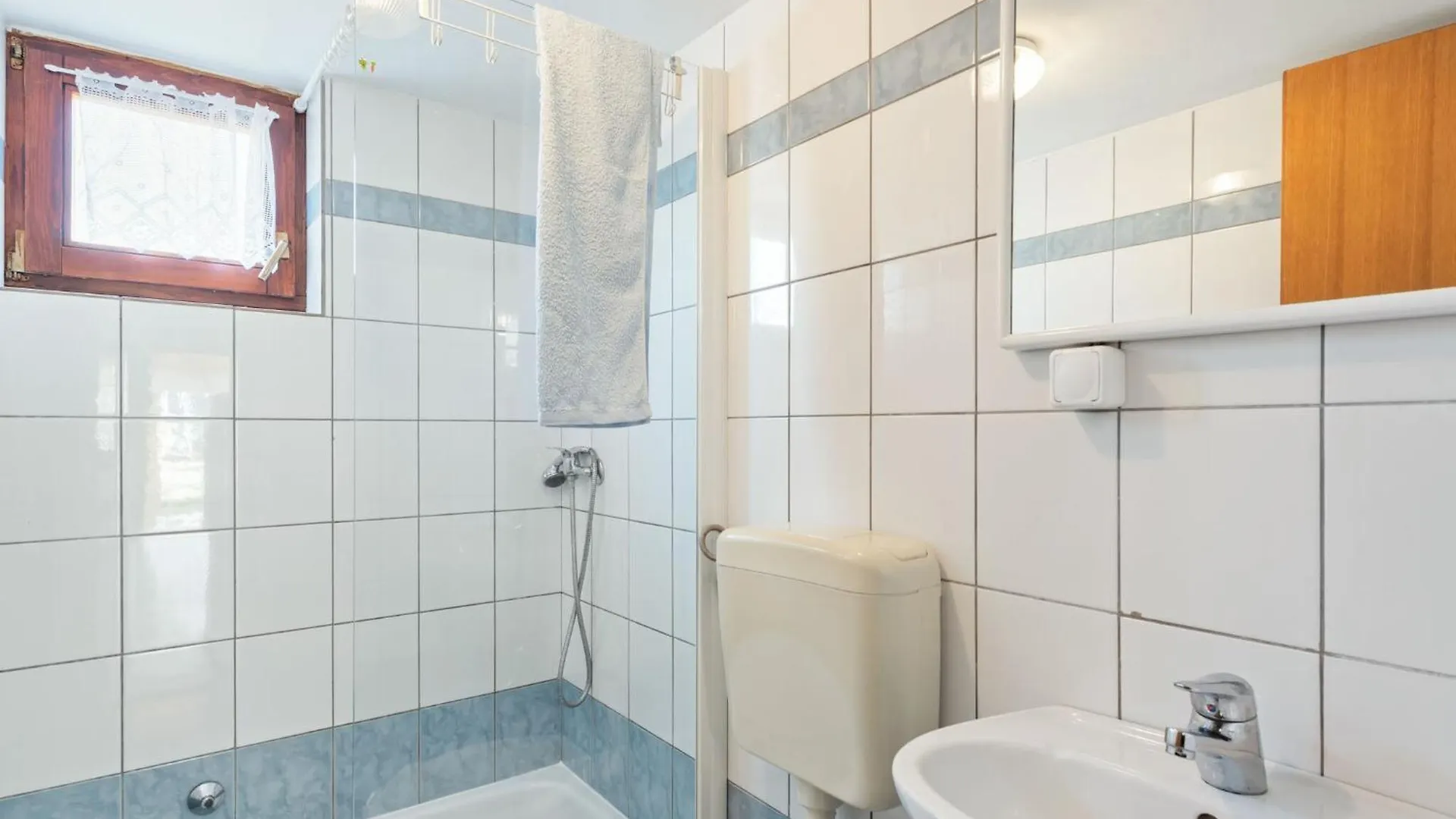 Beautiful Apartment In Jasenice Near Sea