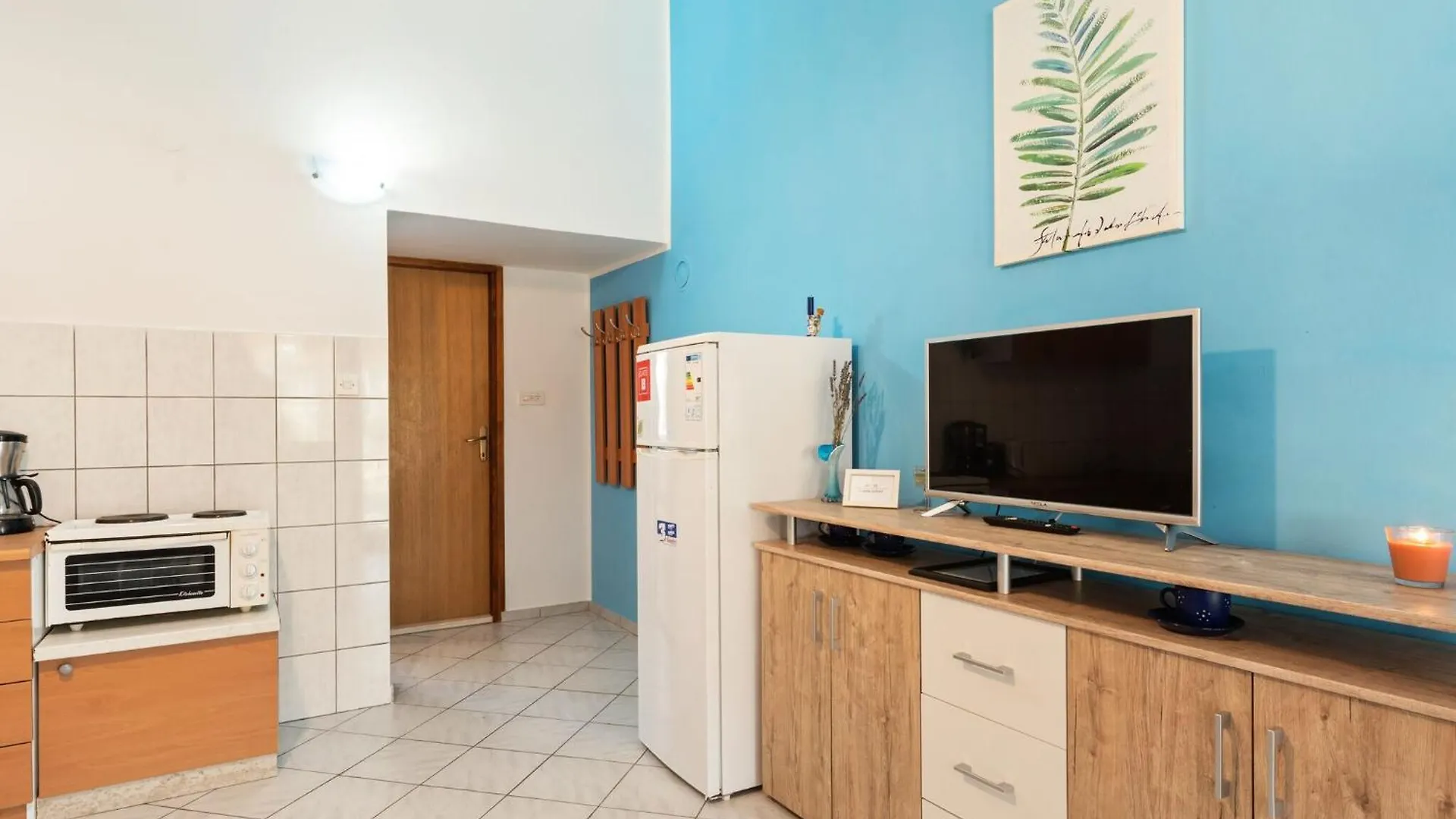 Beautiful Apartment In Jasenice Near Sea Croatia