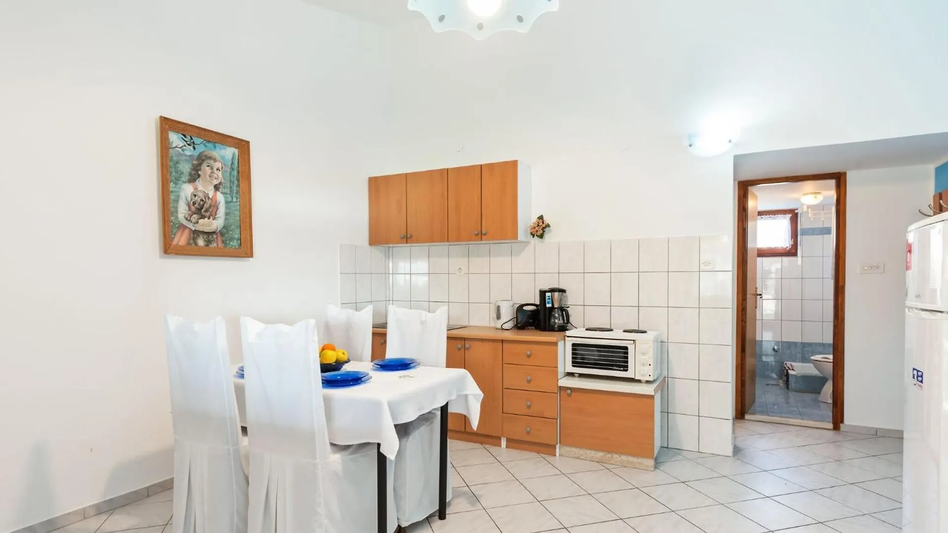 Beautiful Apartment In Jasenice Near Sea Croatia