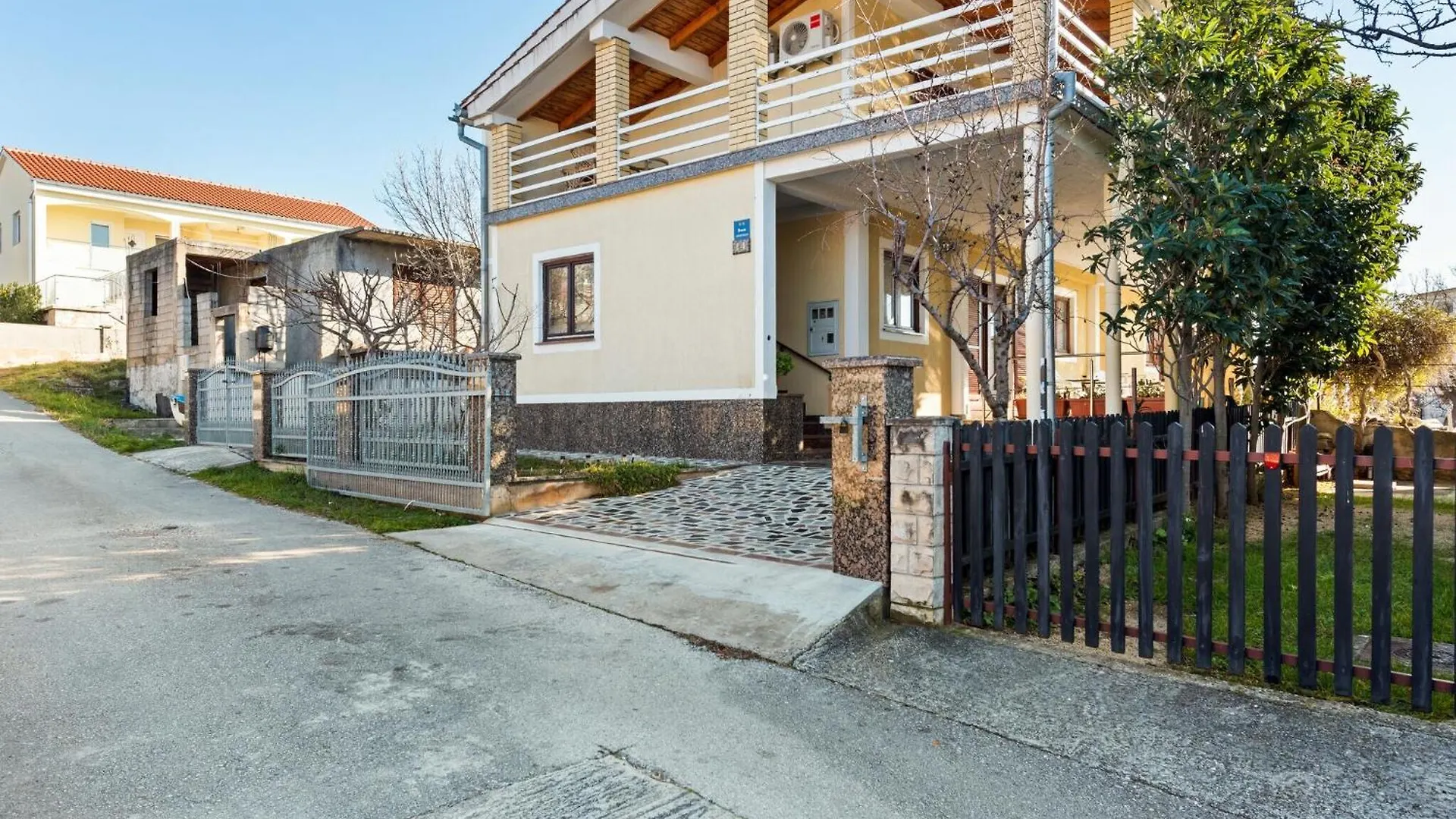 Beautiful Apartment In Jasenice Near Sea
