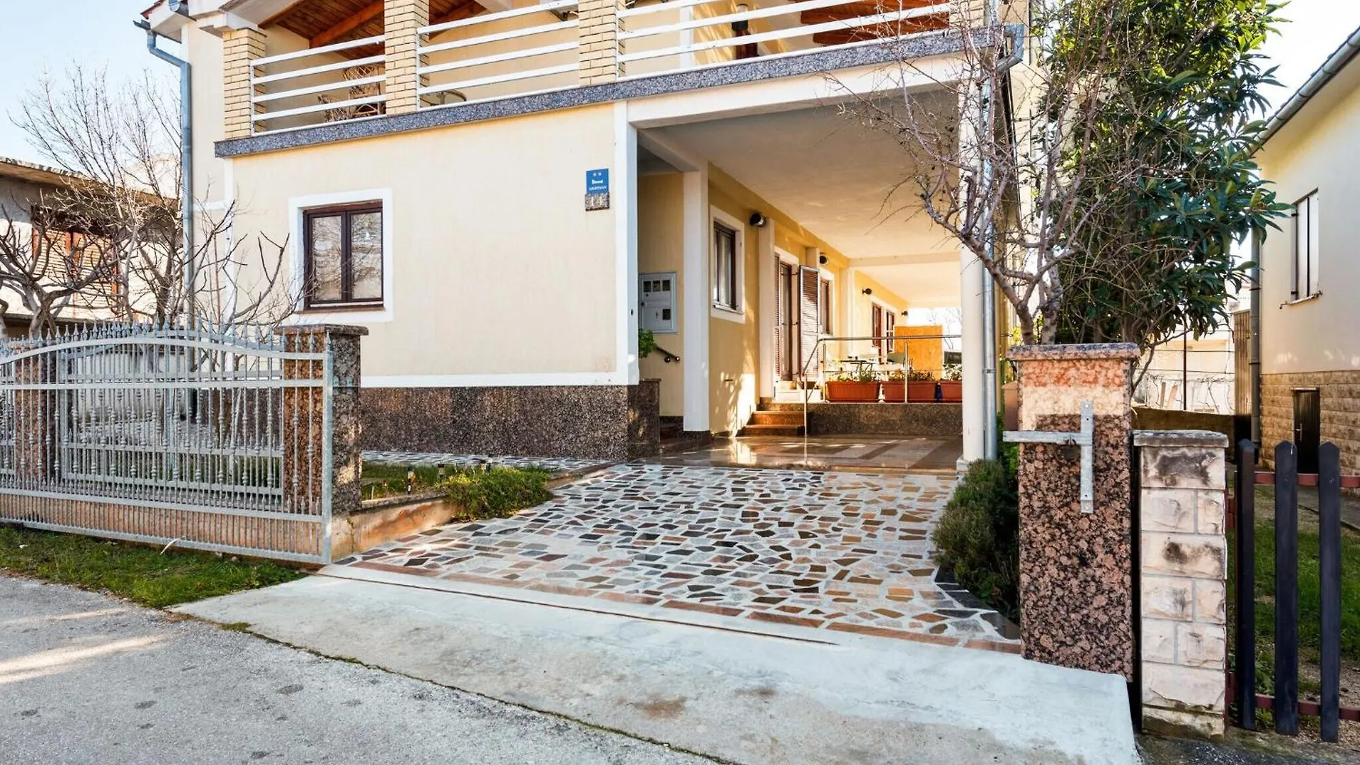 Beautiful Apartment In Jasenice Near Sea