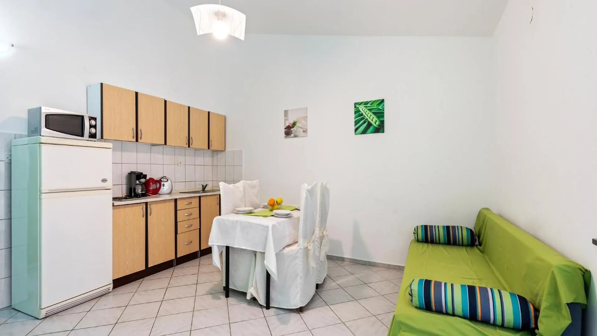 Beautiful Apartment In Jasenice Near Sea Croatia
