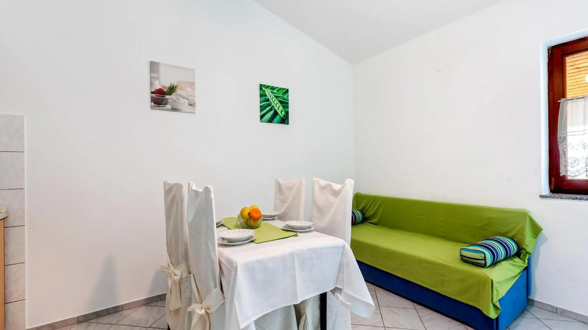 Beautiful Apartment In Jasenice Near Sea