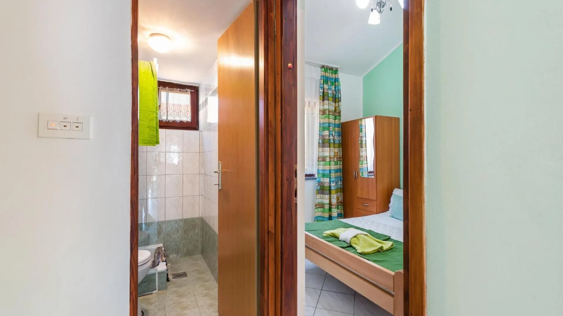 Beautiful Apartment In Jasenice Near Sea