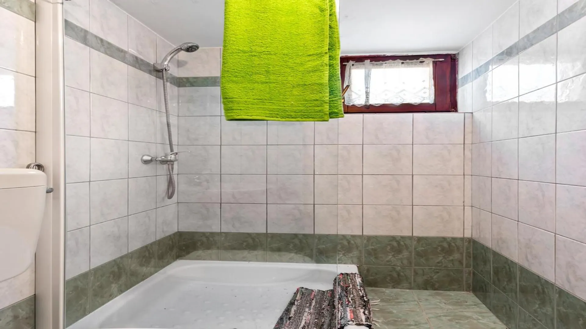 Beautiful Apartment In Jasenice Near Sea