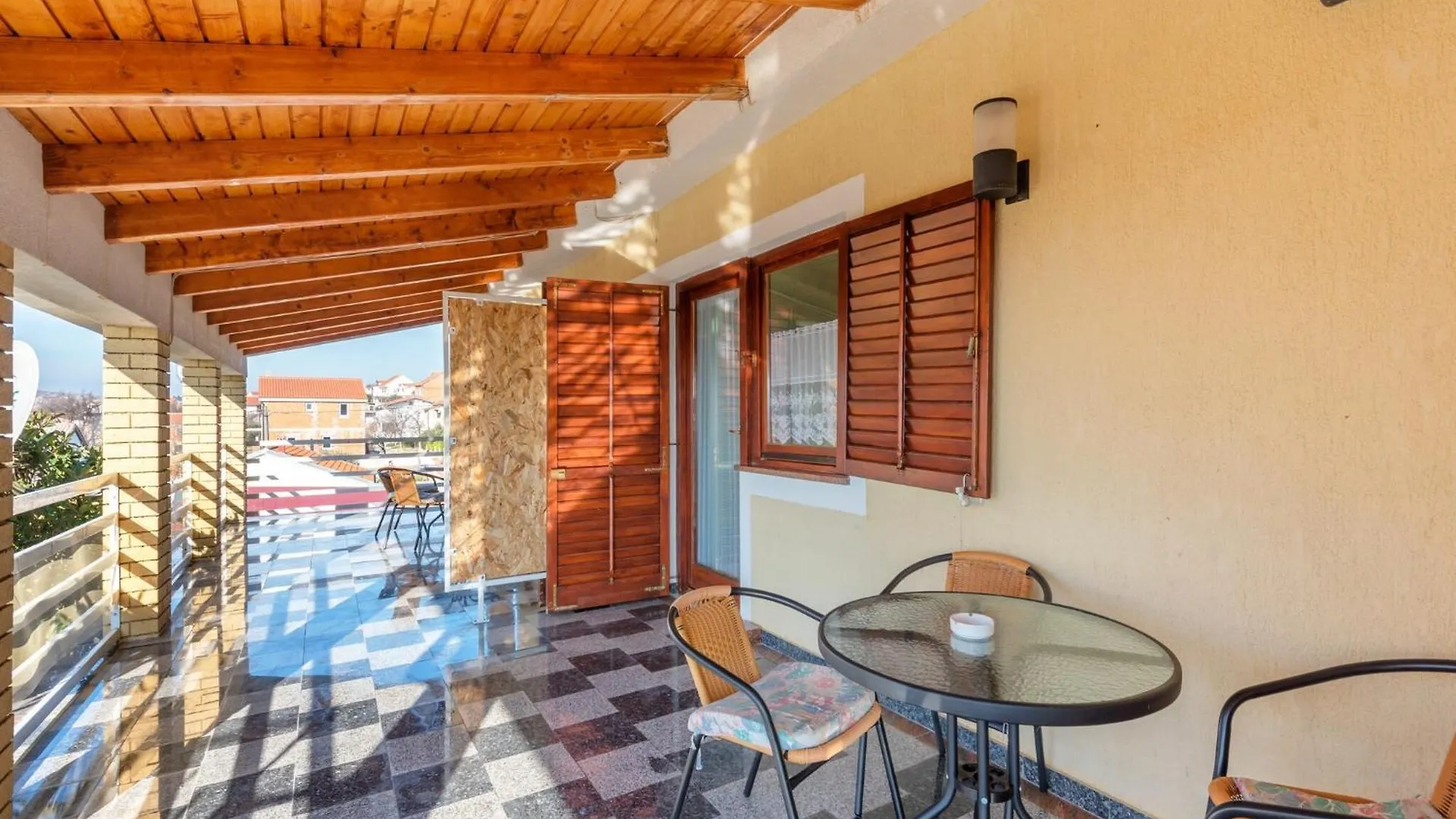 Beautiful Apartment In Jasenice Near Sea Croatia