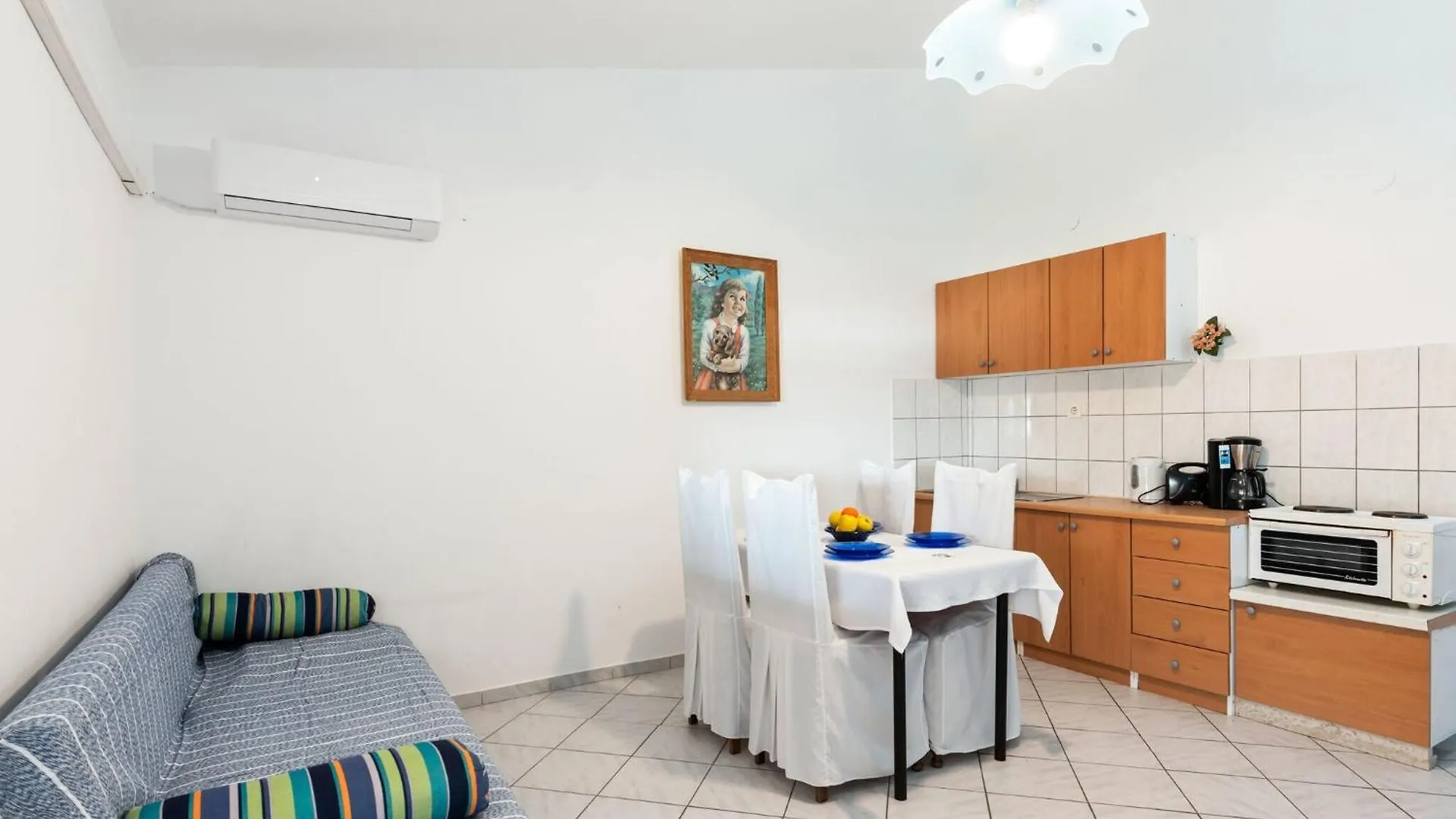 Beautiful Apartment In Jasenice Near Sea