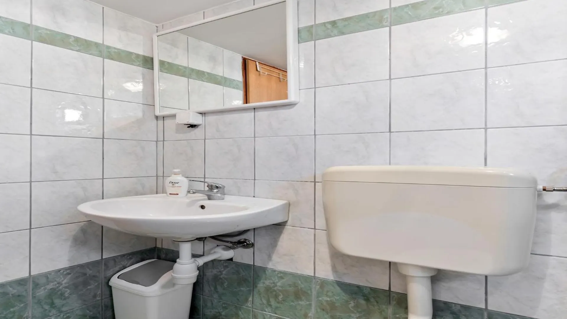 Beautiful Apartment In Jasenice Near Sea Kroatien